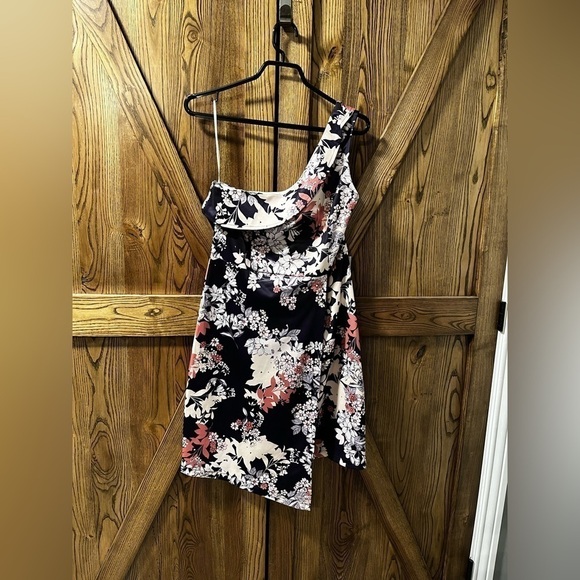 FLORAL one shoulder dress - Picture 2 of 7